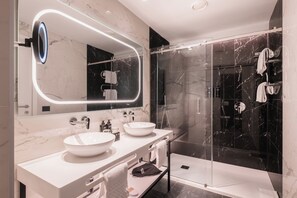Artículos de tocador ecológicos, secador de pelo, bidet, jabón