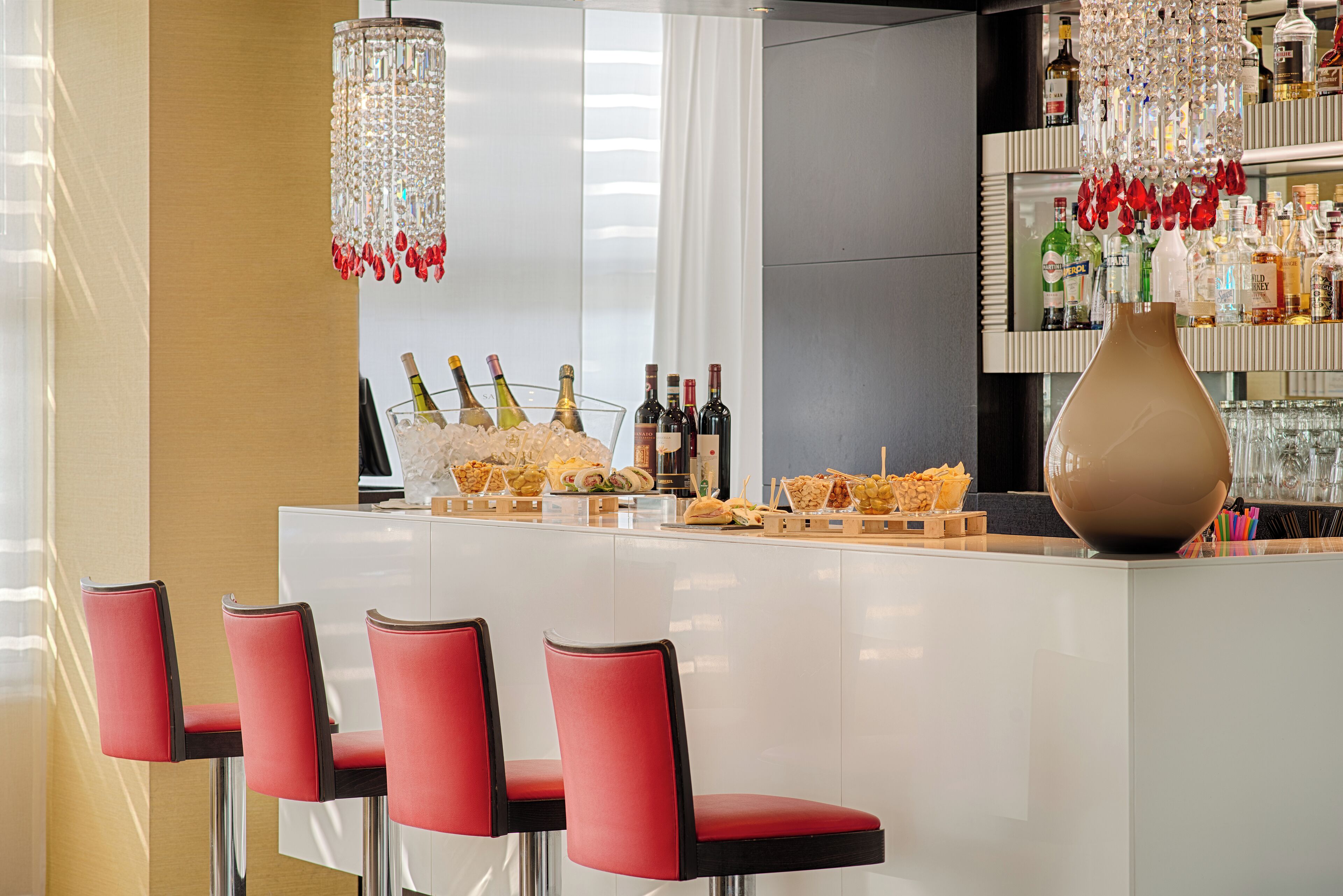 Lobby lounge