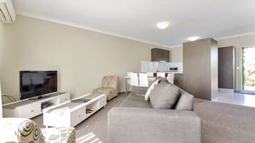 Departamento estándar, 2 habitaciones, para no fumadores, cocina (Apartment) | Área de sala de estar