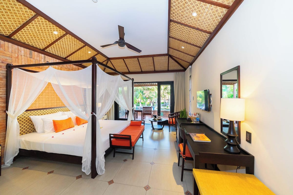 Bungalow Garden/Pool view | Room amenity