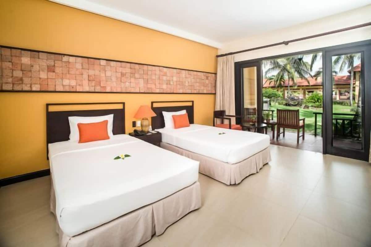 Minibar, in-room safe, individually decorated, individually furnished