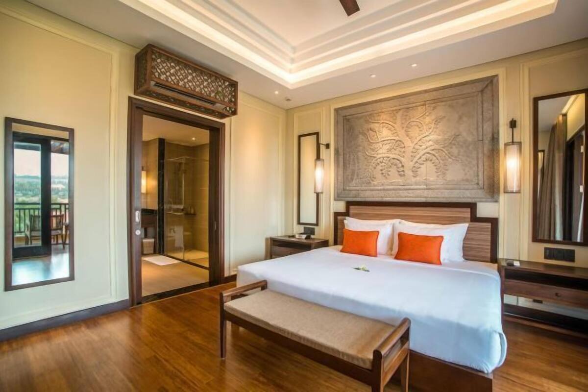 Minibar, in-room safe, individually decorated, individually furnished