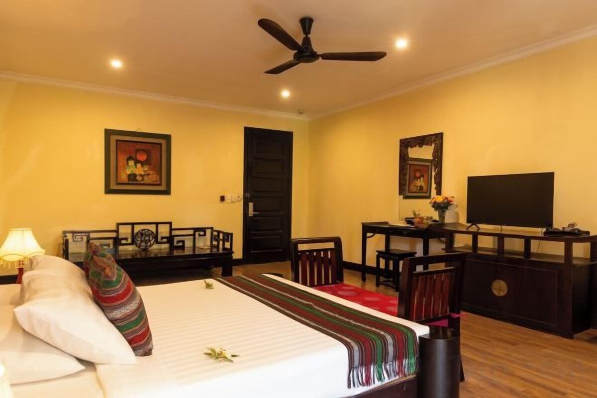 Minibar, in-room safe, desk, blackout drapes