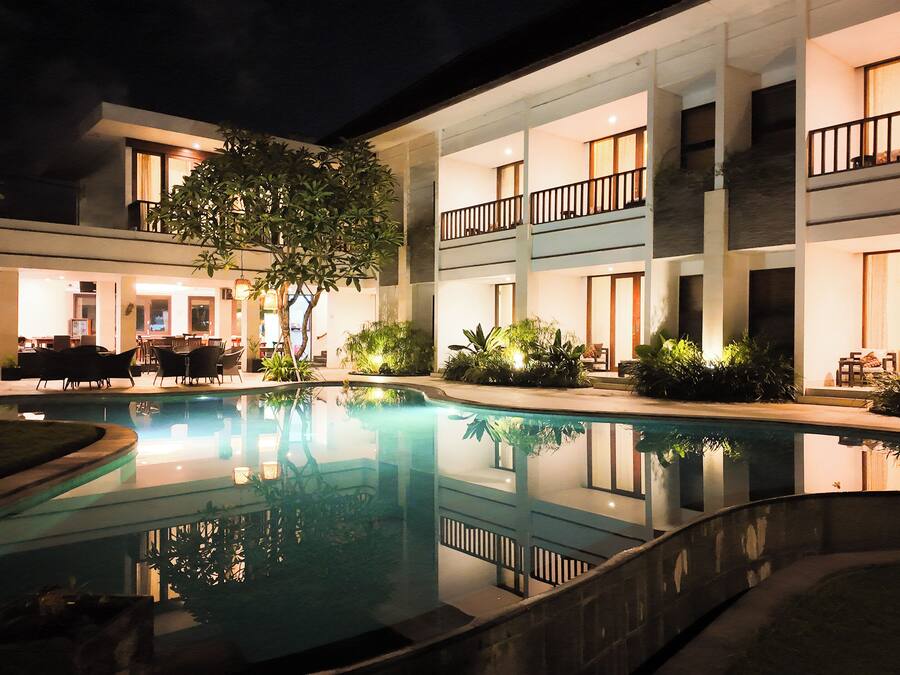 2 piscinas externas, guarda-sóis, espreguiçadeiras