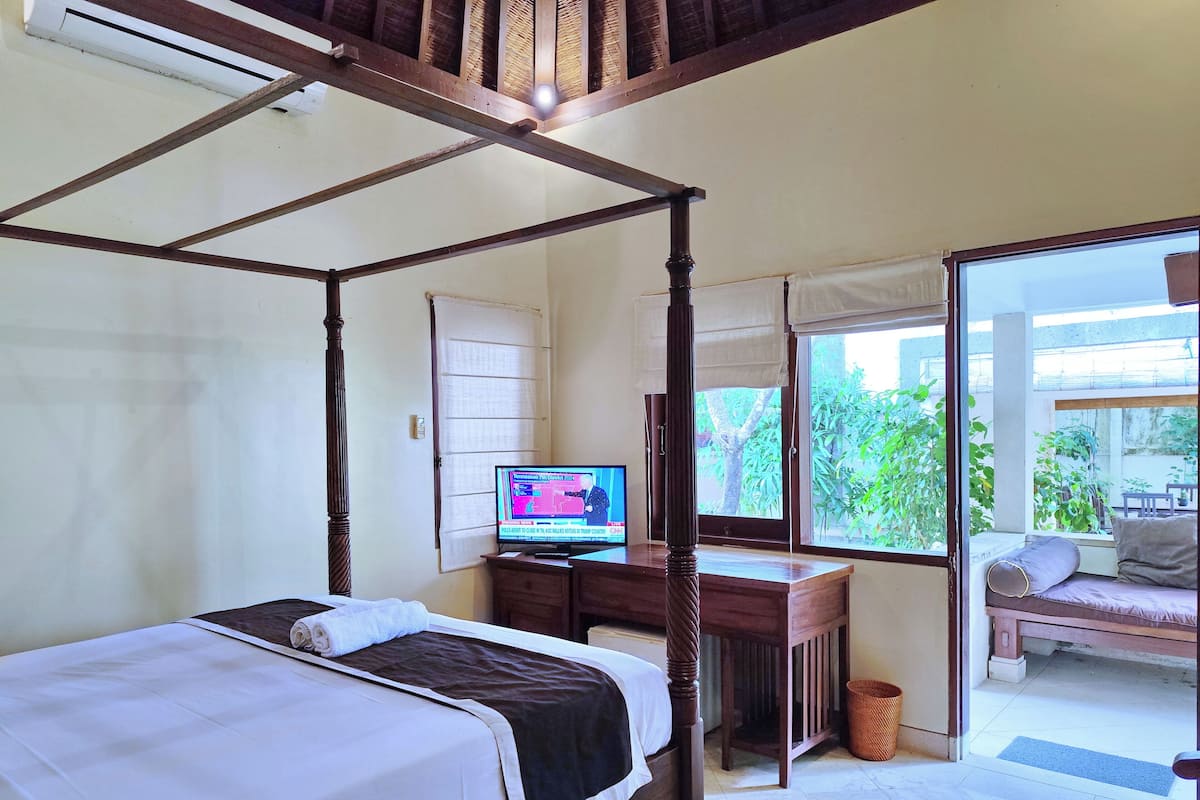 Deluxe Room | Premium bedding, minibar, in-room safe, individually decorated