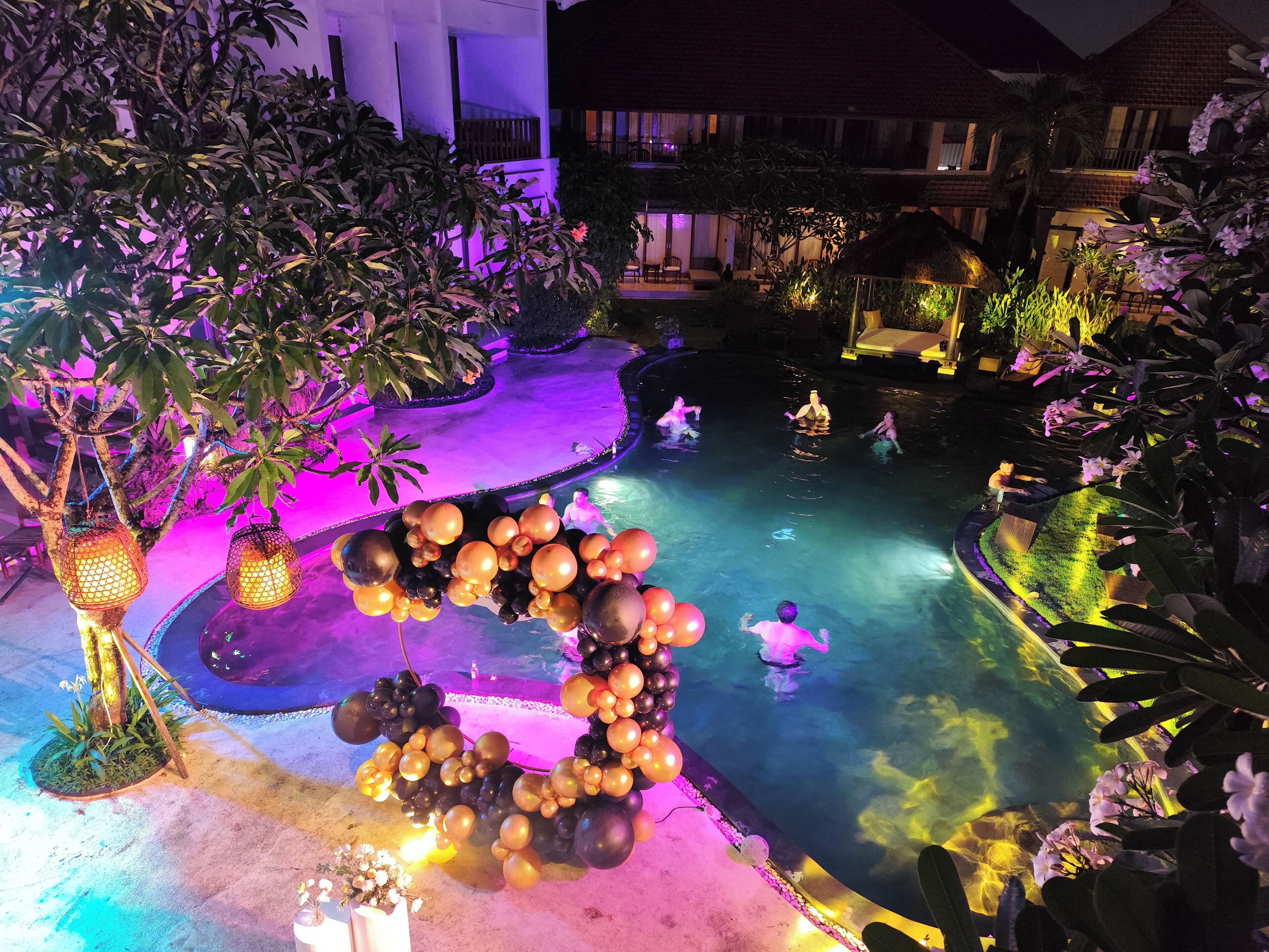 2 outdoor pools, pool umbrellas, sun loungers