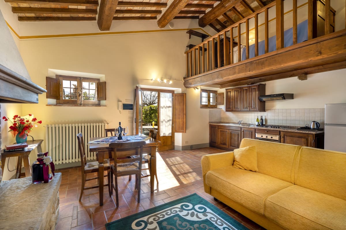 traditional apartment, 1 bedroom | living room | 32-inch flat-screen tv with digital channels, tv