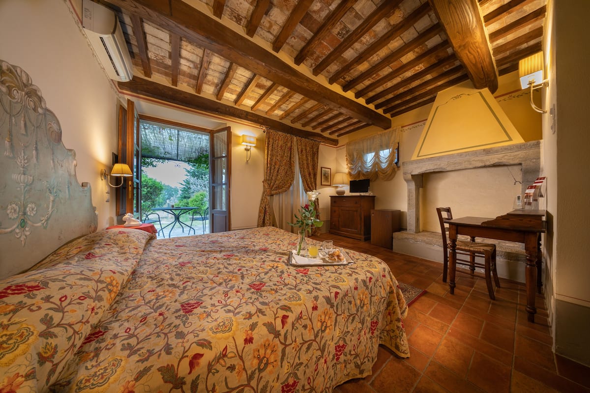 Deluxe Double Room | 1 bedroom, premium bedding, minibar, in-room safe