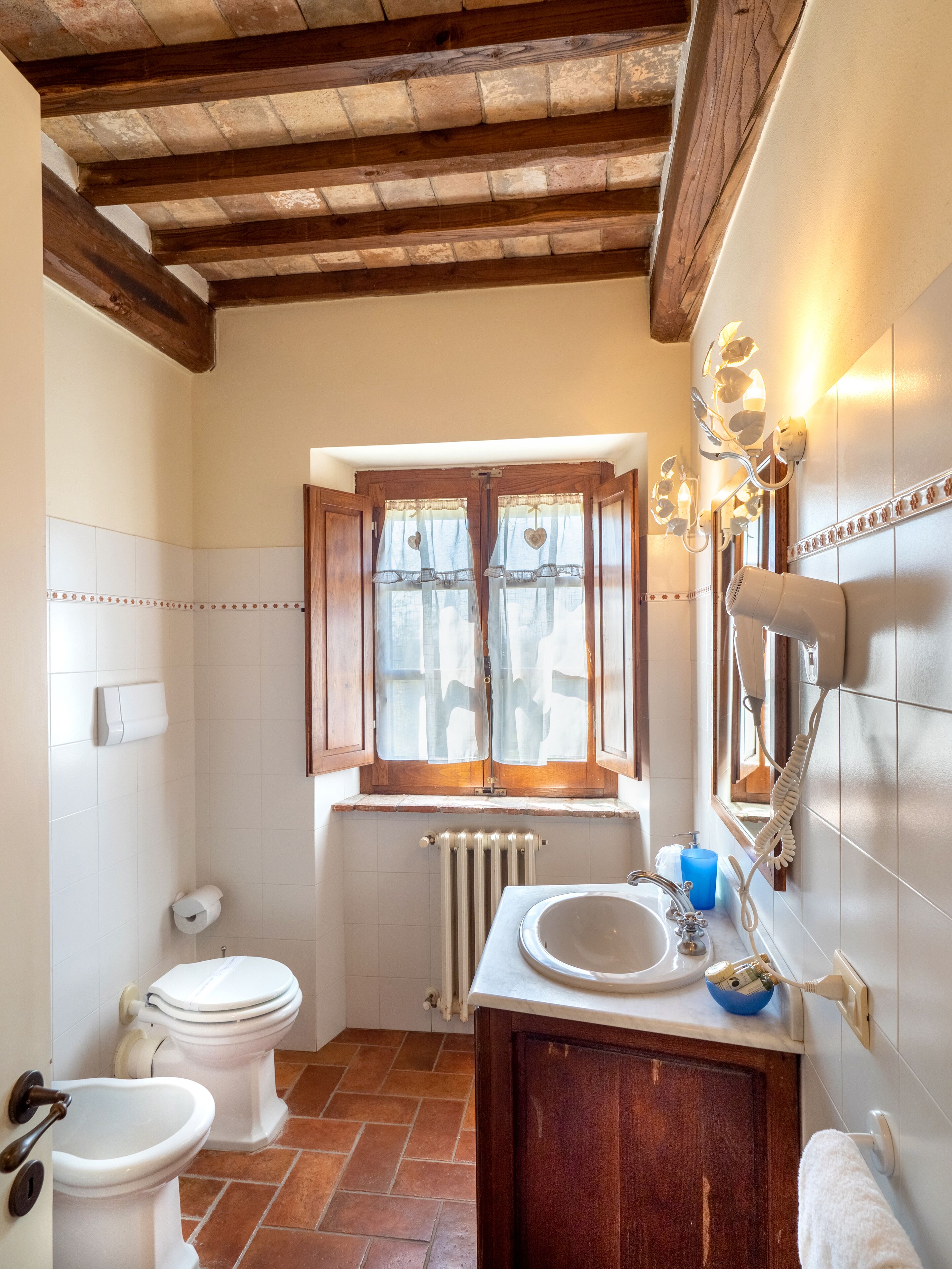 family apartment, 2 bedrooms | bathroom | rainfall showerhead, free toiletries, hair dryer, bidet