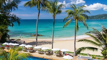 2 outdoor pools, pool umbrellas