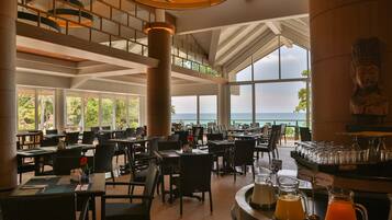 Här finns 3 restauranger som serverar frukost.