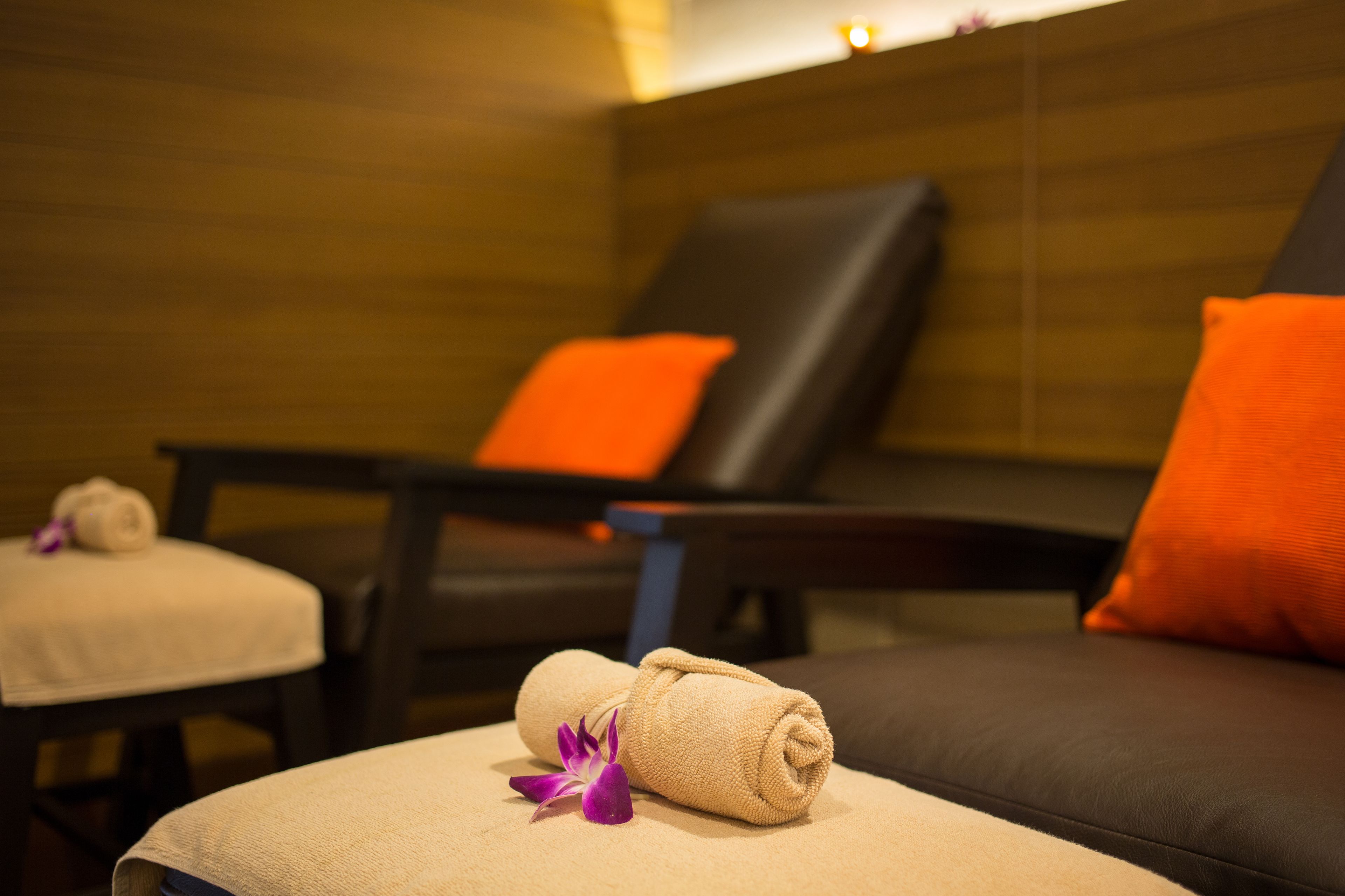Couples treatment rooms, body treatments, aromatherapy, Thai massages