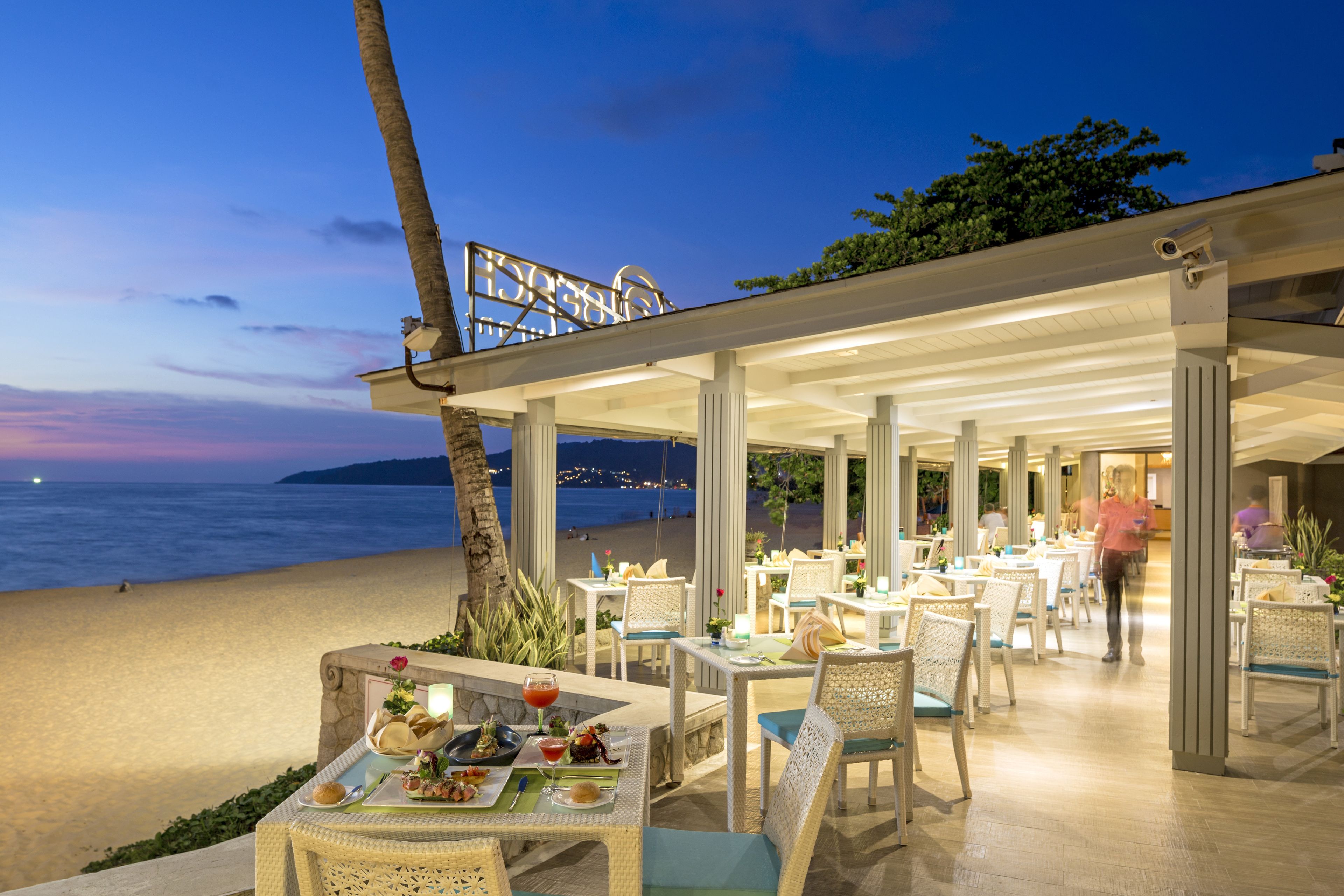 3 restaurants servant le petit déjeuner, le déjeuner et le dîner