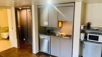 In-room safe, desk, free WiFi