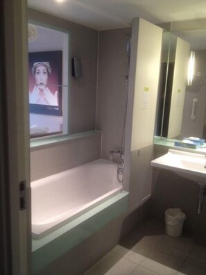 浴室 | 浴缸、免費梳洗用品