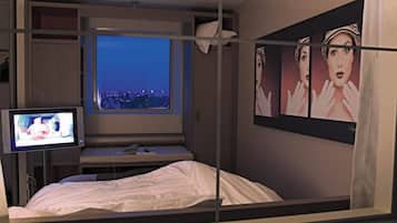 In-room safe, desk, free WiFi