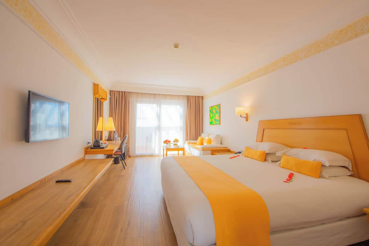 1 bedroom, memory-foam beds, minibar, in-room safe