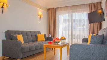 Suite (Timoulay) | Memory foam beds, minibar, in-room safe, desk