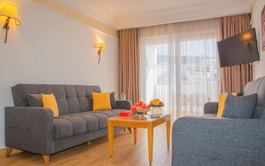 套房 (Timoulay) | 记忆海绵床垫、迷你吧、客房内保险箱、办公桌