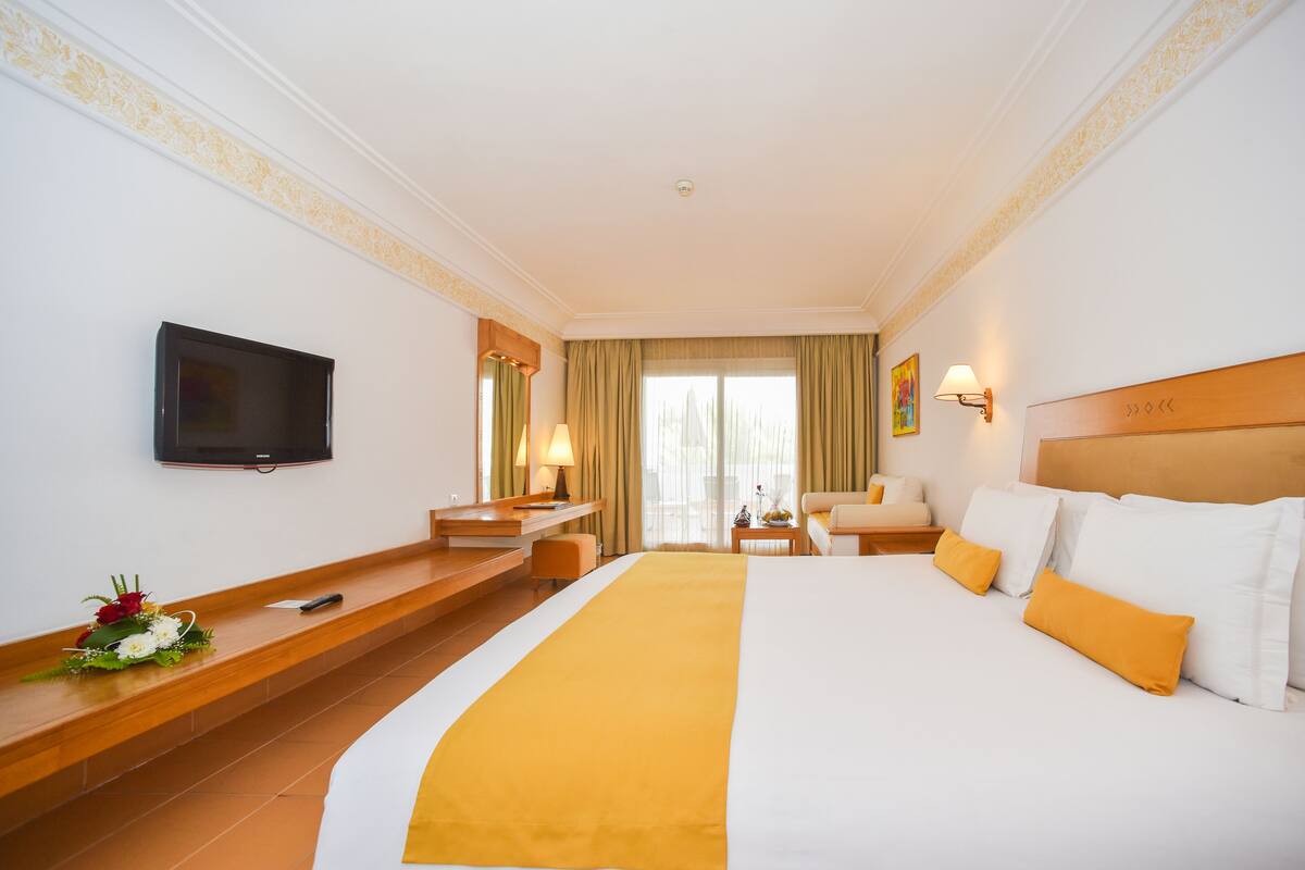Memory foam beds, minibar, in-room safe, desk