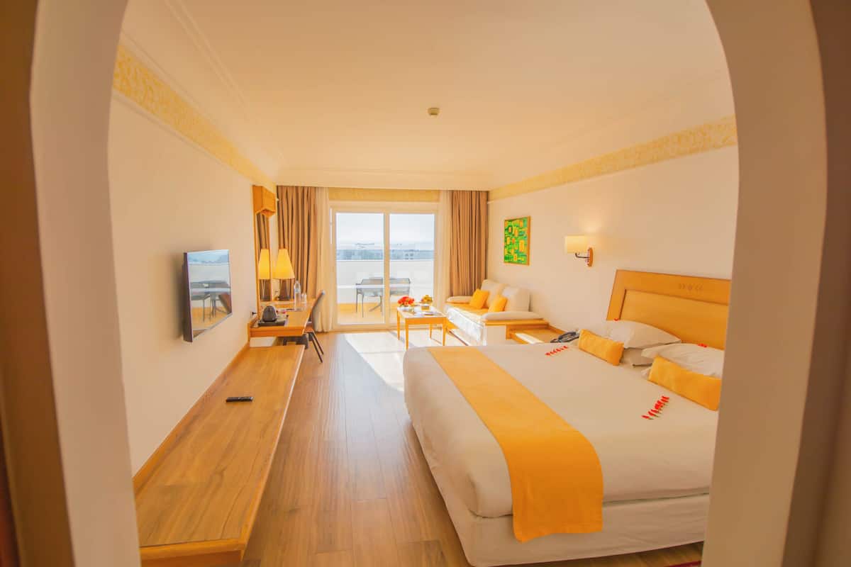 1 bedroom, memory-foam beds, minibar, in-room safe