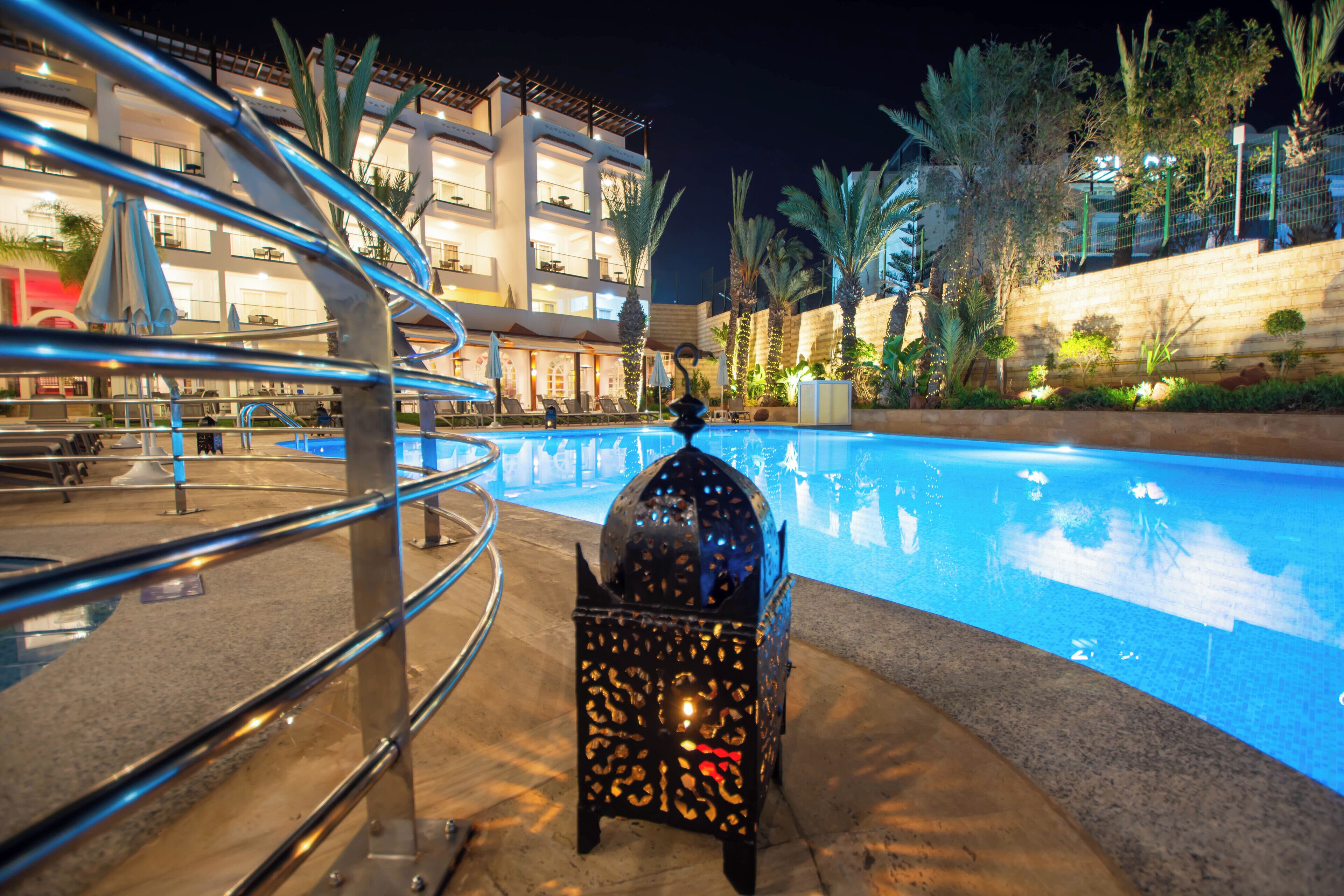 Outdoor pool, pool umbrellas, sun loungers