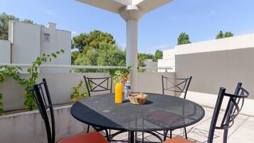 Habitación estándar, 1 cama doble con sofá cama, no fumadores | Balcón