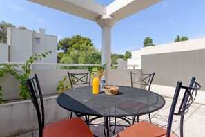 Kamar Standar, 1 Tempat Tidur Double dengan tempat tidur Sofa, Bebas Asap Rokok | Balkon