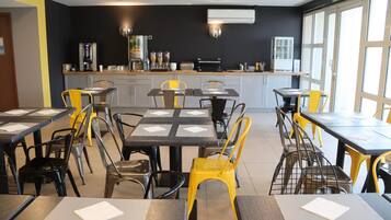 Continental breakfast on weekdays (EUR 12.90 per person)