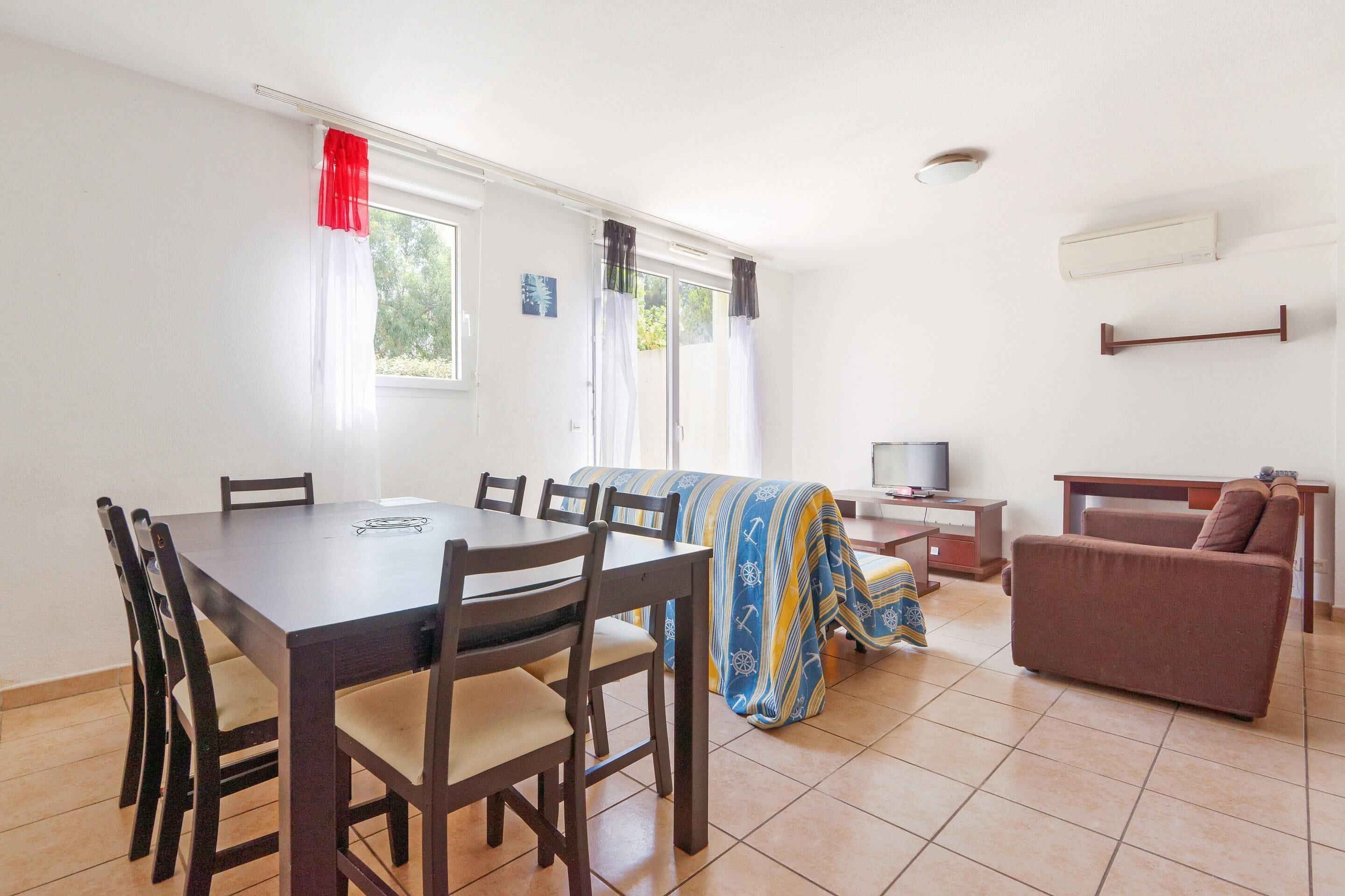 Standard Room, Multiple Beds, Non Smoking | Desk, soundproofing, iron/ironing board, free cots/infant beds