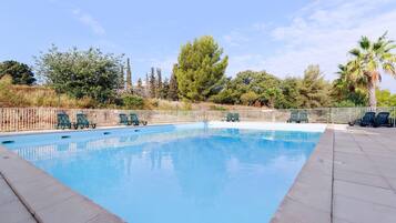 Sæsonbestemt udendørs pool