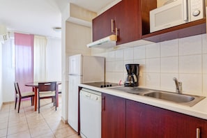 Fridge, microwave, stovetop, electric kettle