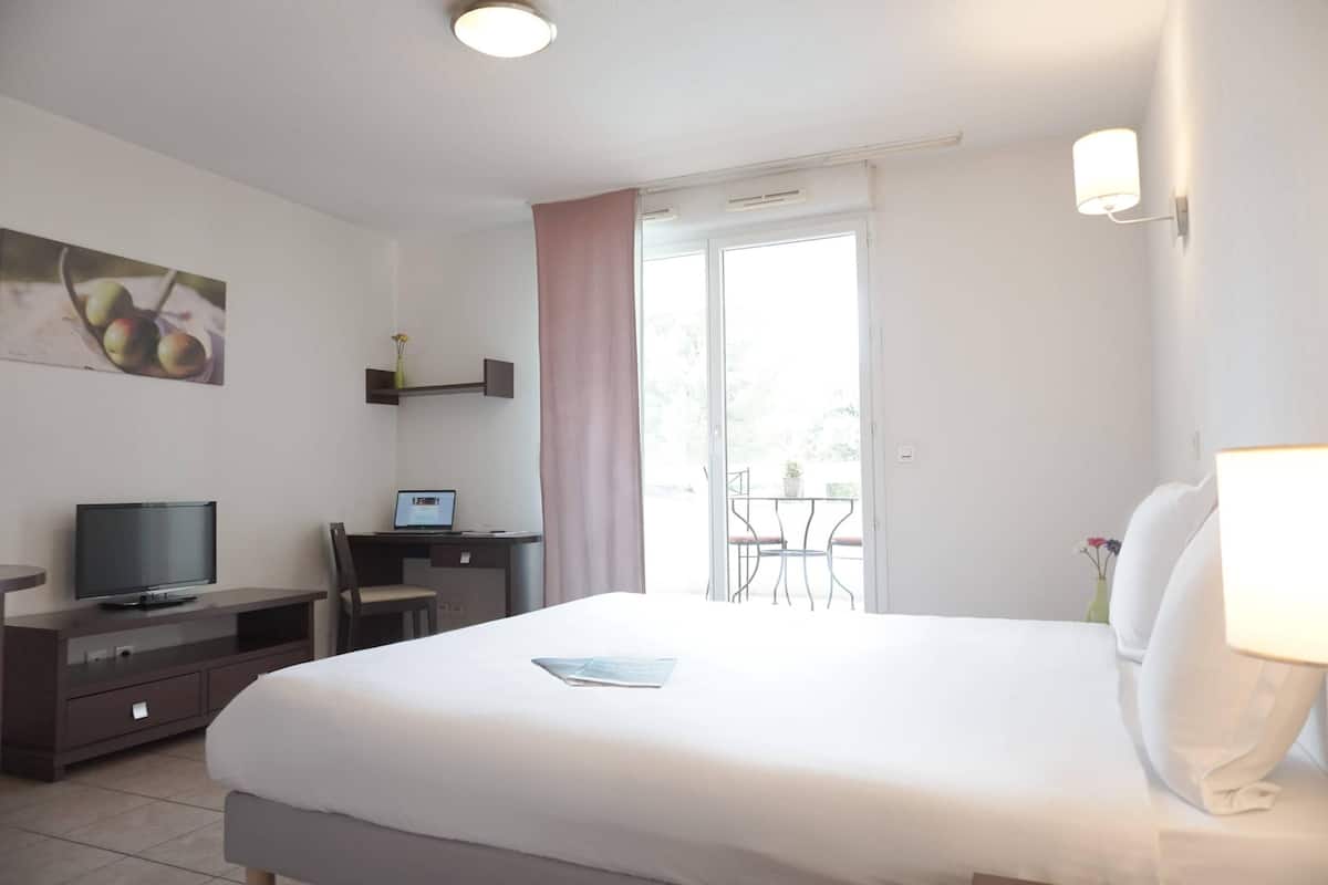 Standard Room, 1 King Bed, Non Smoking