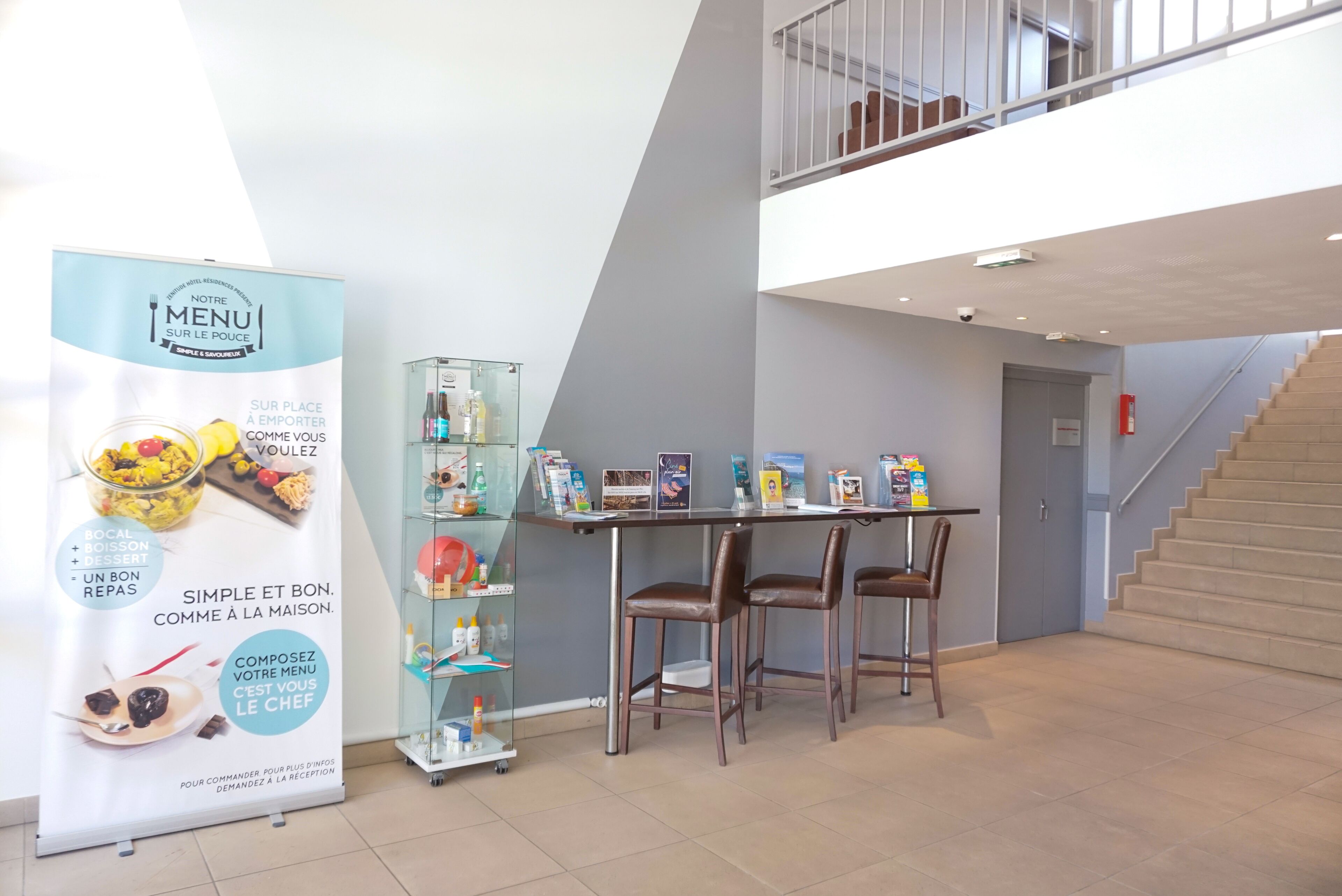 Coin salon dans le hall