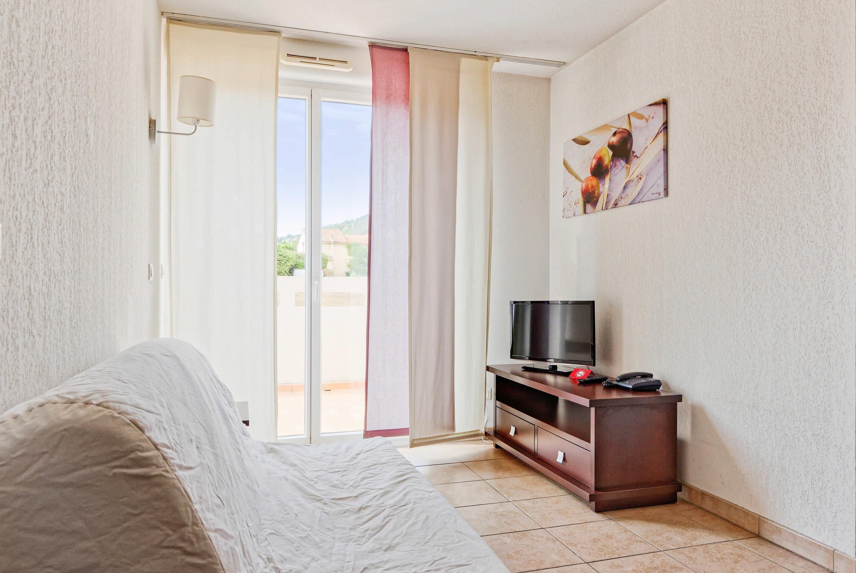 Appartement 1 chambre | Bureau, chambres insonorisées, fer et planche à repasser