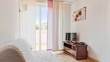 Appartement 1 chambre | Bureau, chambres insonorisées, fer et planche à repasser