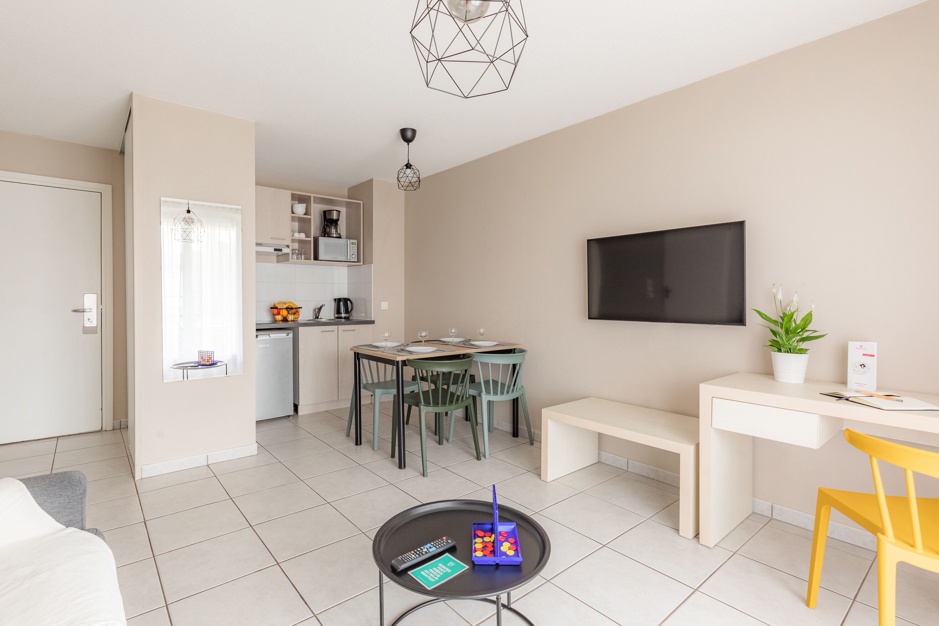 Appartement, 1 chambre | Coin séjour | Télévision à écran plat