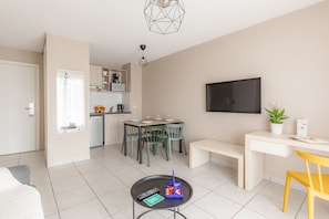 Apartment, 1 Bedroom | Living area