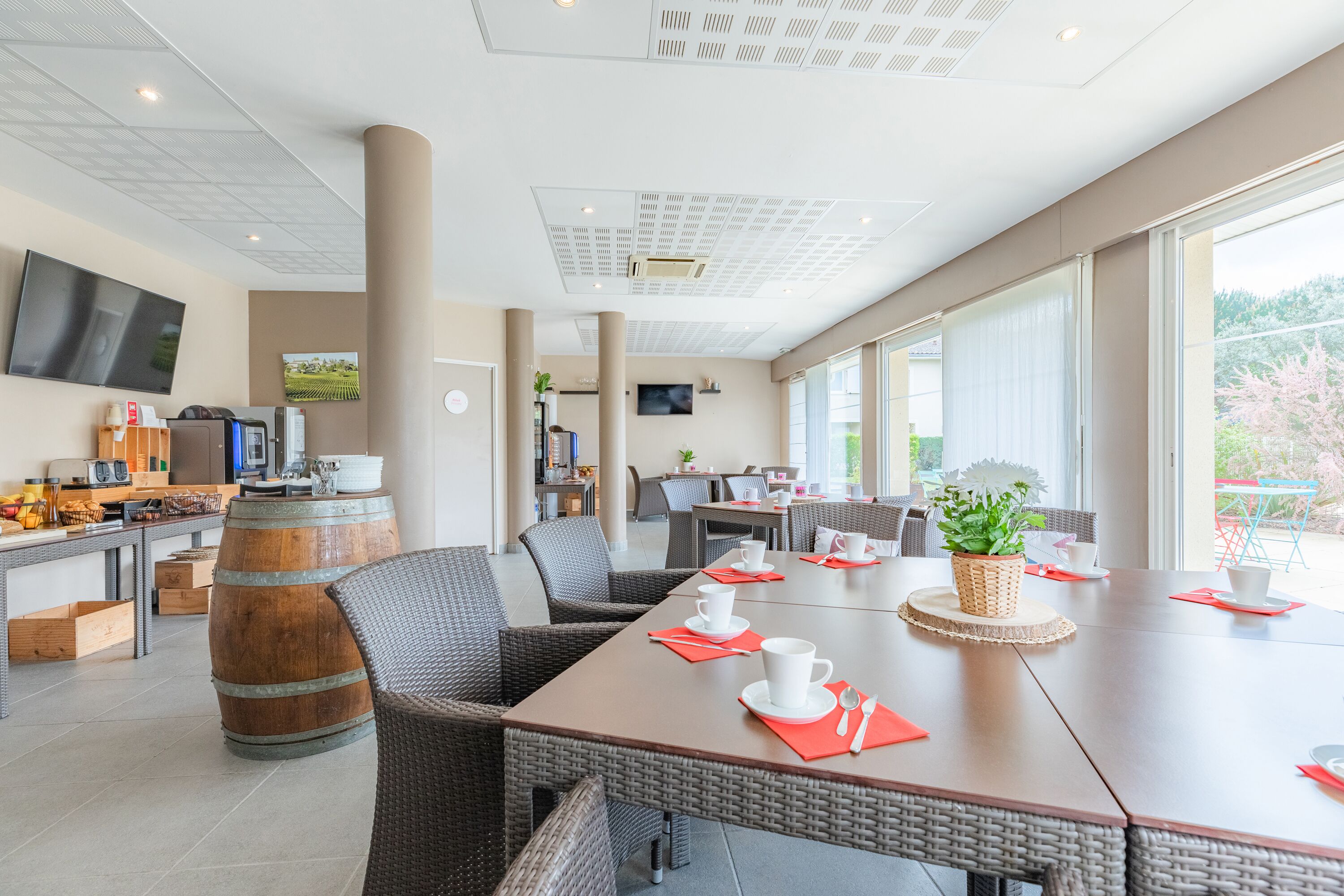 Bữa sáng buffet hàng ngày (9.9 EUR/mỗi người) 