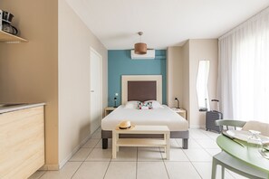 Bureau, fer et planche à repasser, Wi-Fi gratuit, draps fournis