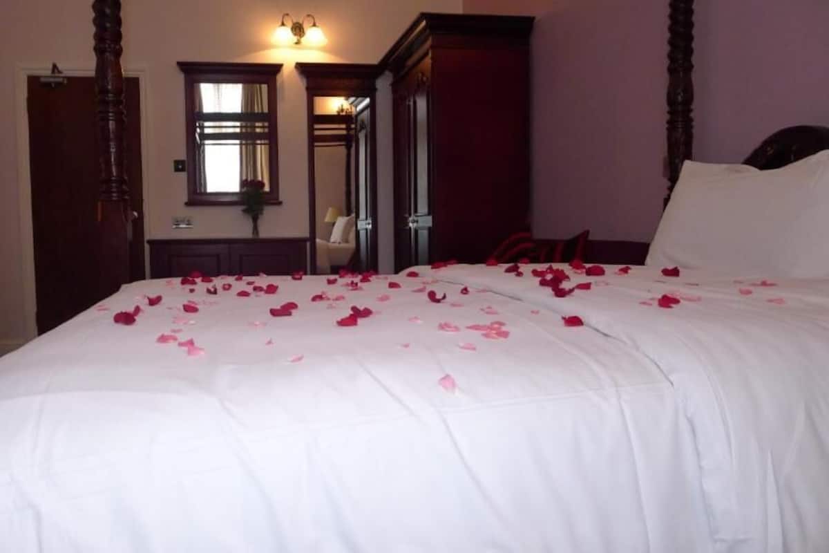 Executive King Room | Una cassaforte in camera, una scrivania, ferro/asse da stiro