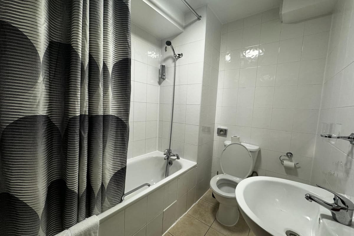 Camera quadrupla, bagno in camera | Bagno | Asciugacapelli, asciugamani
