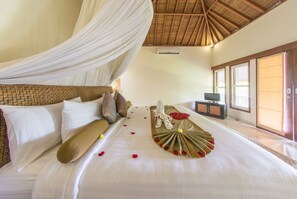 Vila, 1 quarto, piscina particular | Frigobar, cofres nos quartos, escrivaninha, Wi-Fi de cortesia