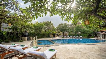 Kolam renang outdoor