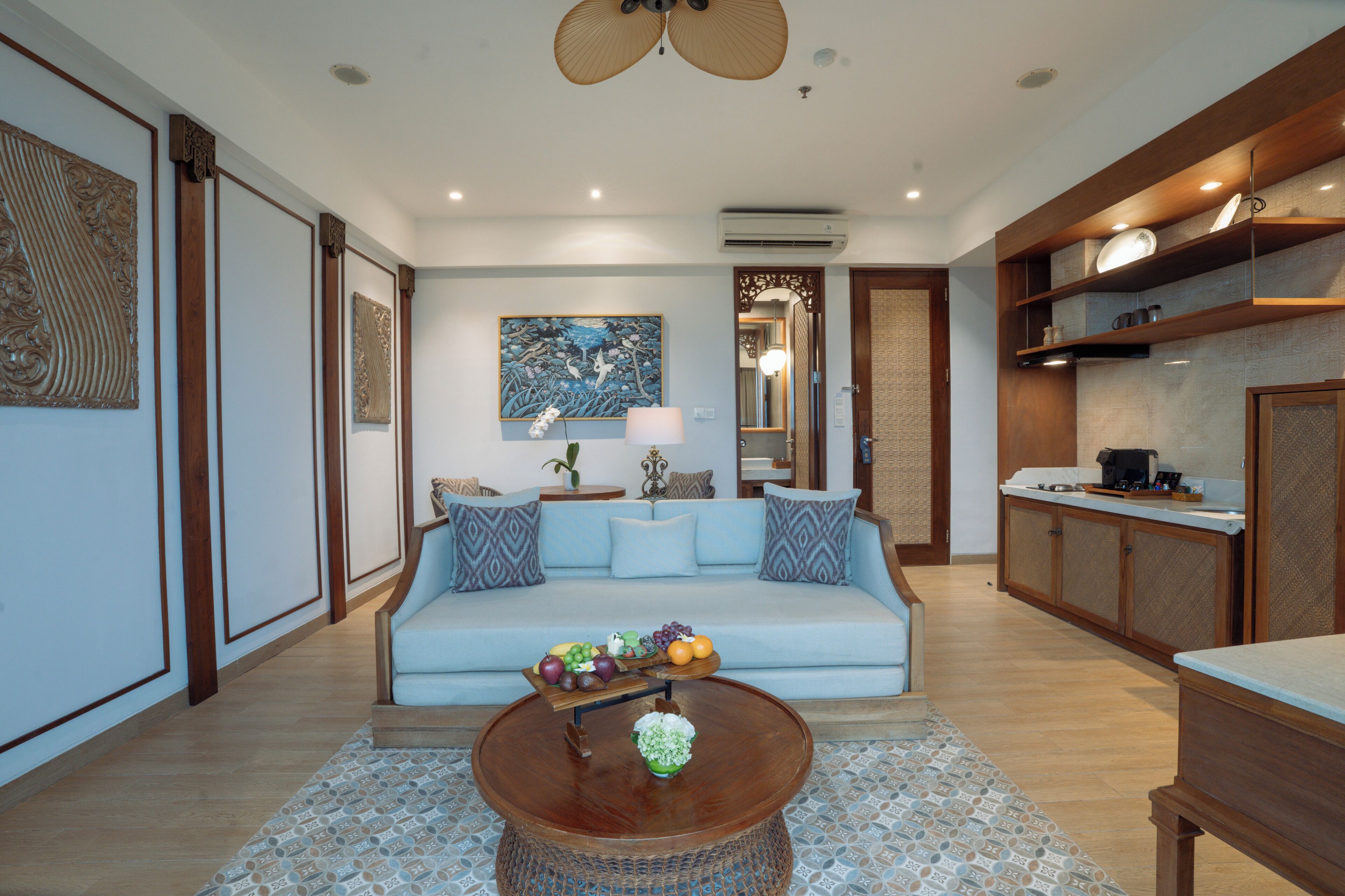 royal suite, ocean view | living area | 42-inch led tv with satellite channels, tv