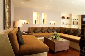 48-inch LED TV with cable channels, TV, DVD player - Danoya Villa - Private Luxury Residences (Kerobokan)