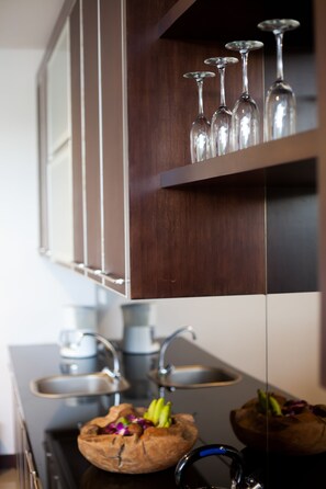 Full-sized fridge, microwave, stovetop, coffee/tea maker - Danoya Villa - Private Luxury Residences (Kerobokan)