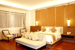 Down duvets, pillow-top beds, minibar, in-room safe - Danoya Villa - Private Luxury Residences (Kerobokan)