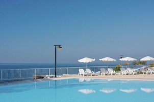Outdoor pool, pool umbrellas, sun loungers