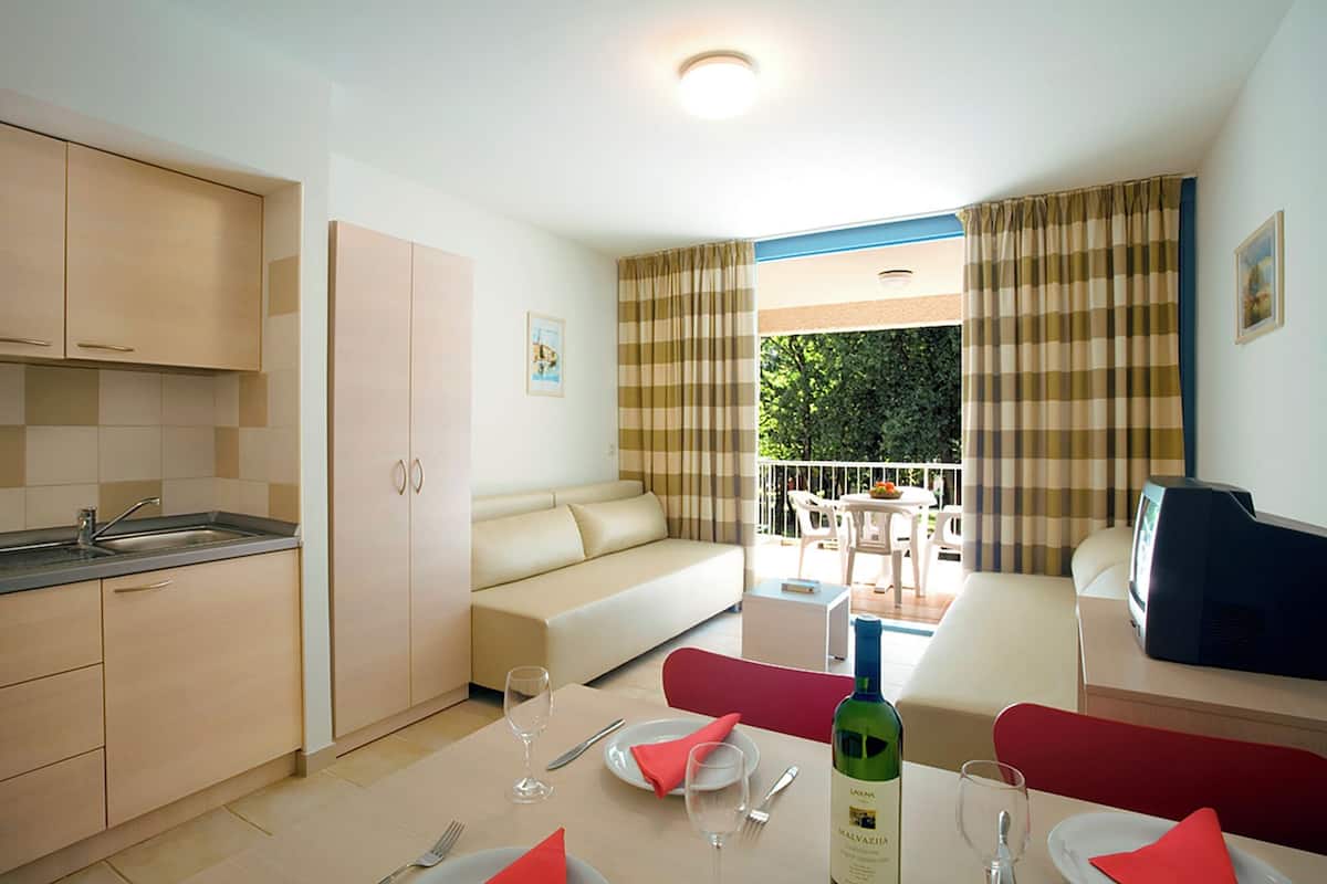 apartment for 2+2 with ac | private kitchen | electric kettle, high chair